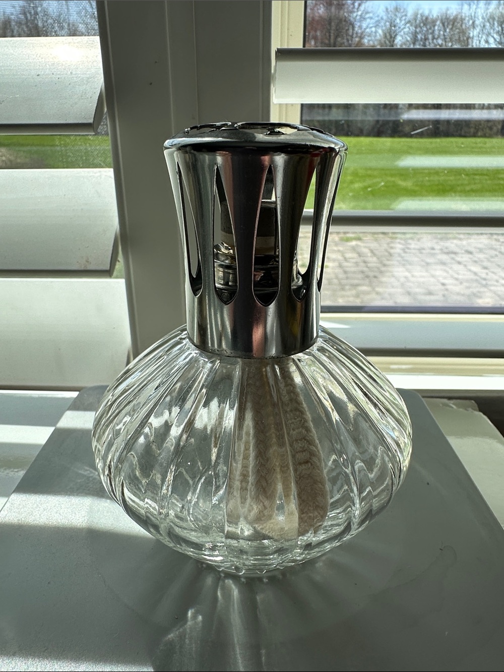 Clear Ribbed Glass Fragrance Lamp with Silver Top